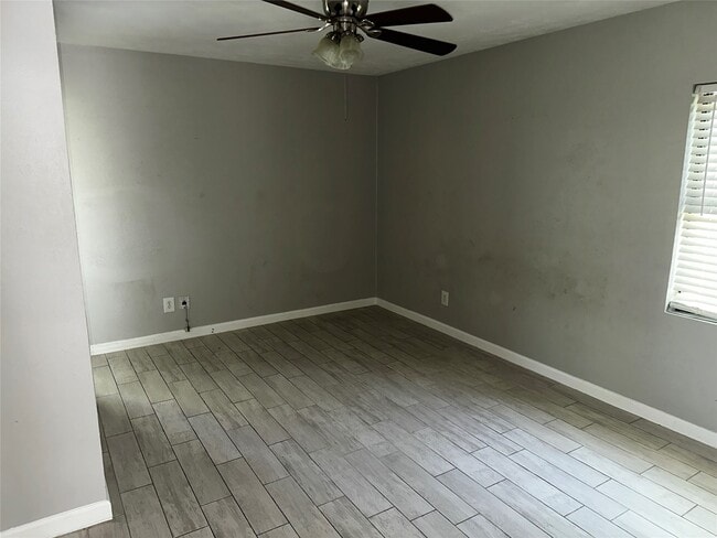 Building Photo - 635 Jeff Davis Dr