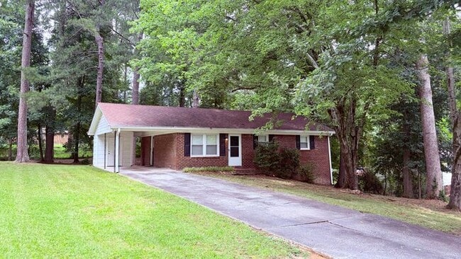 Building Photo - Lithia Springs 3 Bed-1 Bath Stepless Ranch, Private Lot, Carport