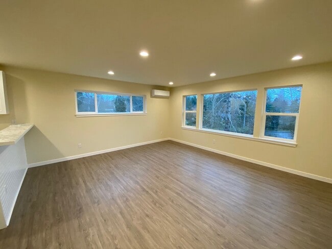 Photo - 5 Bed 3 Bath Home near WWU!