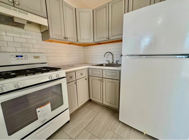 Building Photo - 329 N Broadway Rental