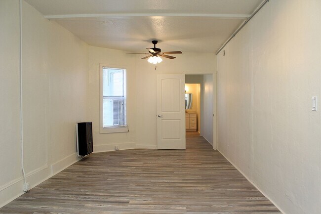 Photo - 843 N Knott St Unit 303