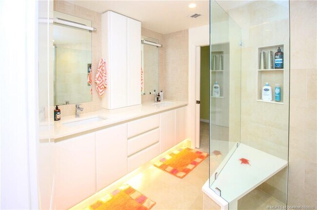Photo - 150 SE Four Winds Dr Unidad 410 Rental