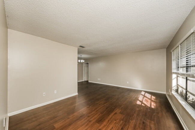 Photo - 1107 Widgeon Rd