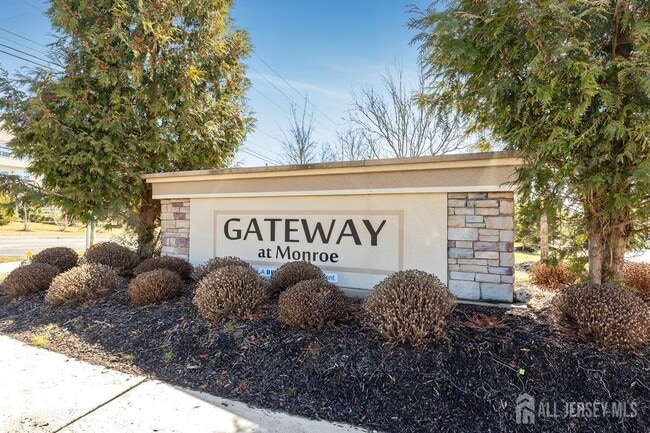 Building Photo - 1302 Hights Farm Rd N