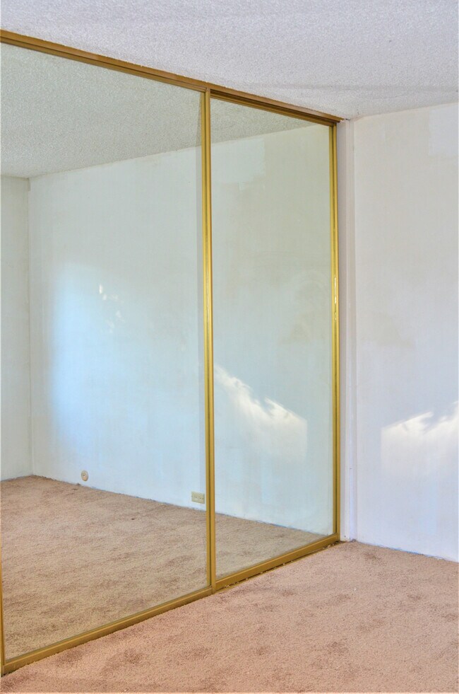 Photo - 724 Woodside Ln E Unidad #4