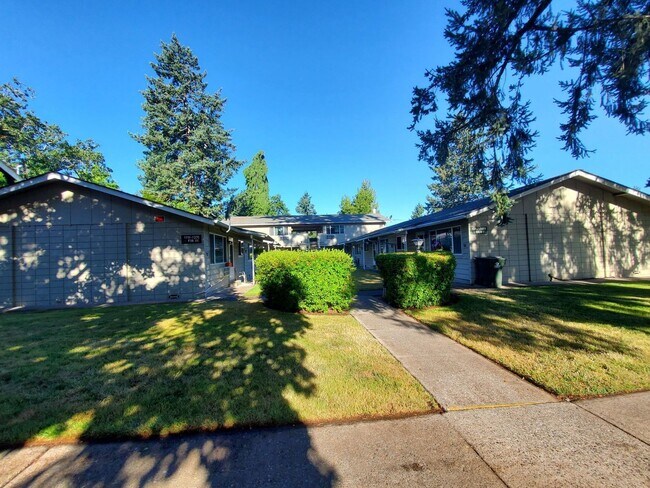 Photo - 1359 Fir St S