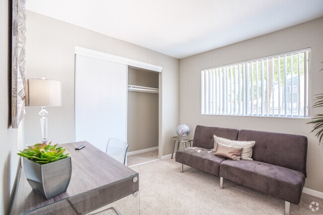 2BR, 1BA - Cascade - Bedroom