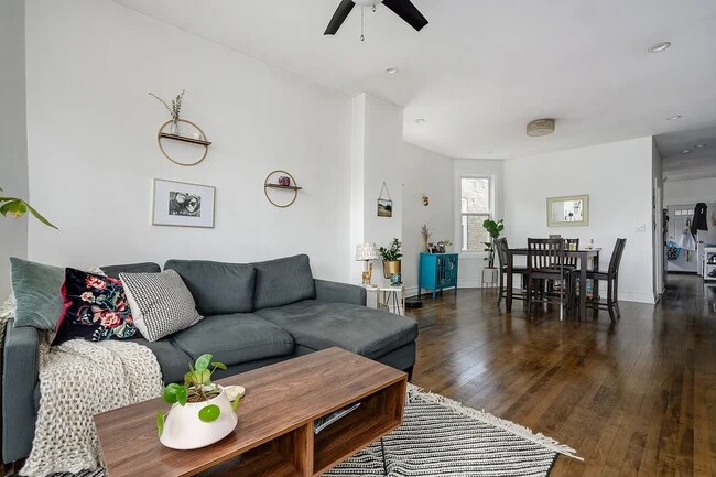 Photo - 3244 N Hamlin Ave Unit #2