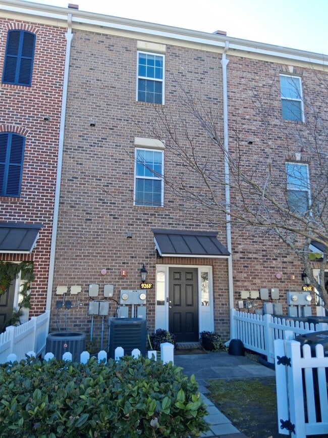 Building Photo - 926 Price Ln