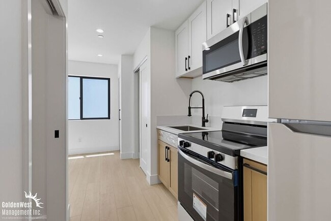 Photo - Newly Built Studio Apartment with Modern Kitchen & Stylish Finishes in San Diego!