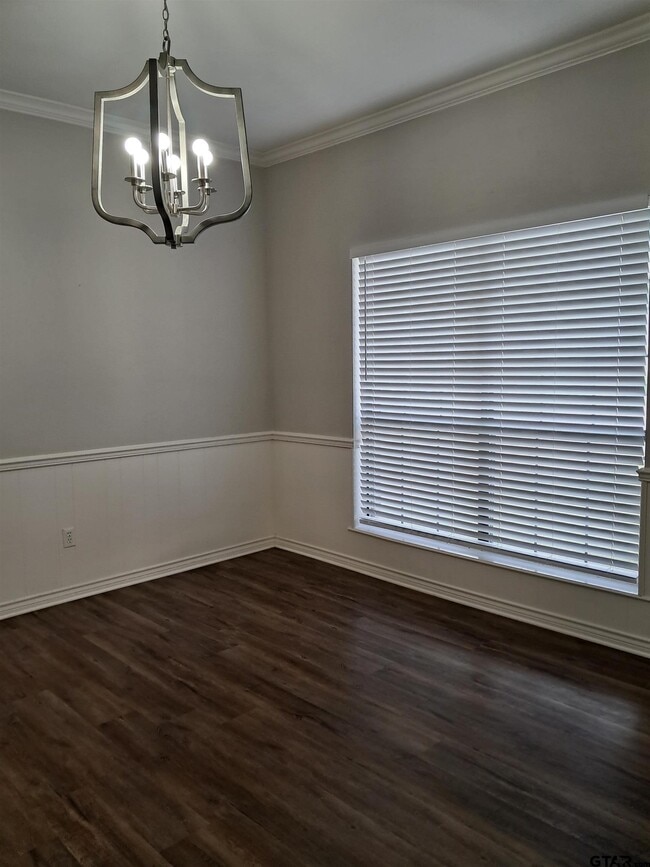 Photo - 704 Becky Dr