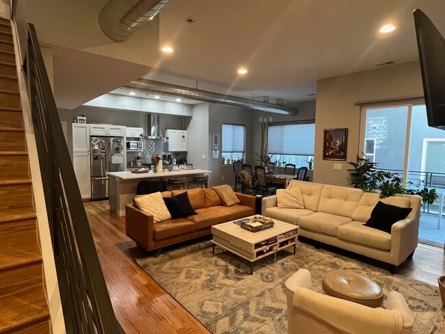 Building Photo - 3326 S Washington St Rental