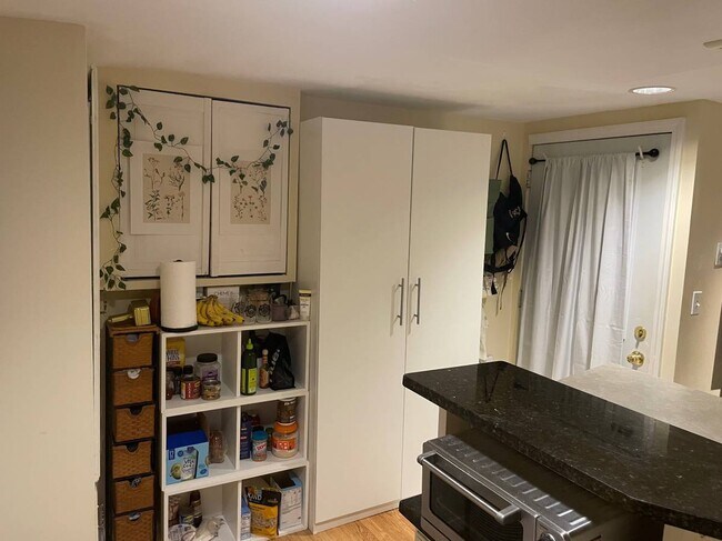 Building Photo - 8 Fulkerson St Unit R