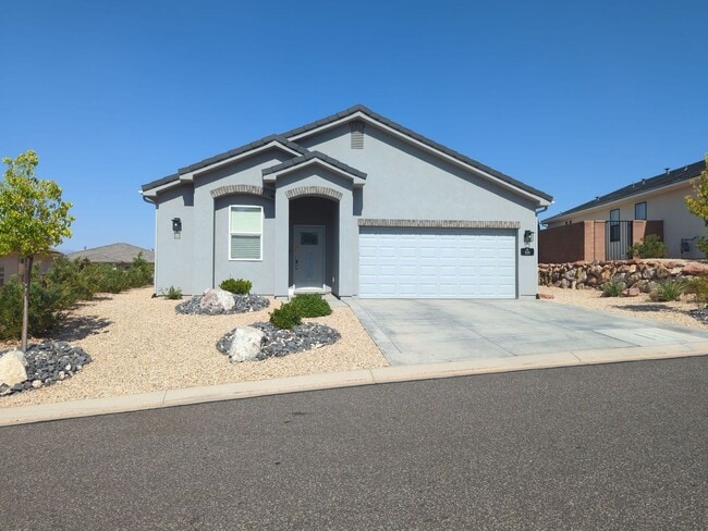 Modern 3 Bedroom Home with Spacious Layout! - Modern 3 Bedroom Home with Spacious Layout!