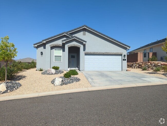 Building Photo - Modern 3 Bedroom Home with Spacious Layout!