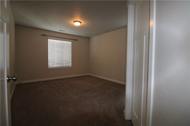 Photo - 875 N Main St