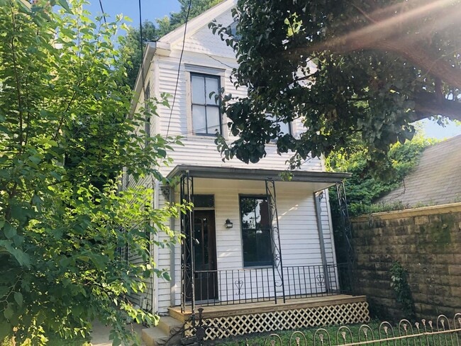 Building Photo - 417 Emma St Unit 417 Emma St  2