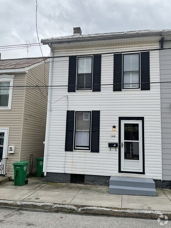 Building Photo - 144 E Penn St Rental