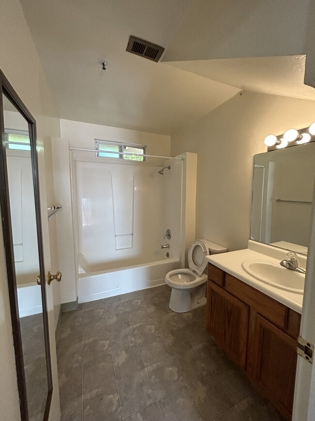 Photo - 126 Walti St