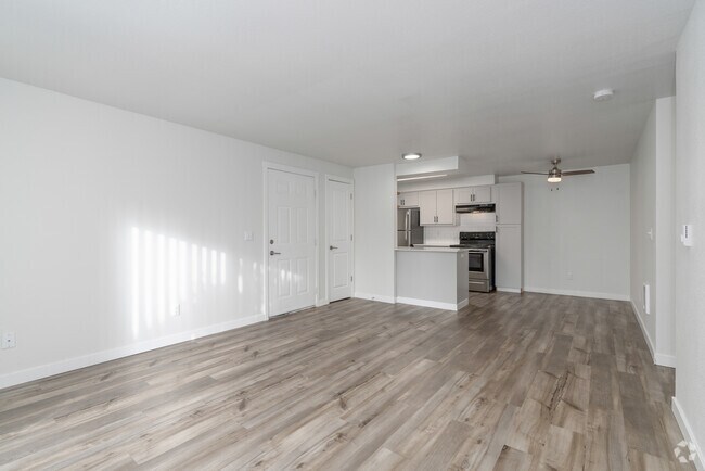 2BR, 2BA - 922SF - Living Room