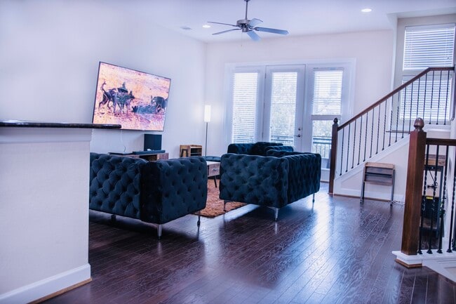 Photo - 1325 Delano St