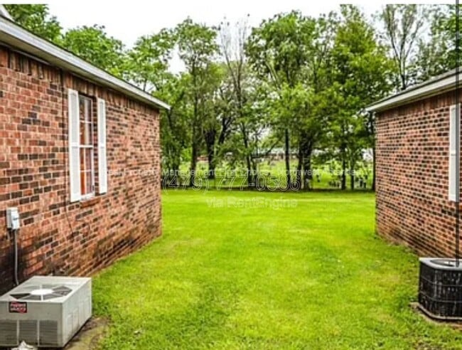 Photo - 205 W Parks St