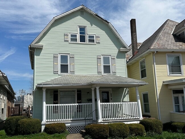 Building Photo - col123 Unit B