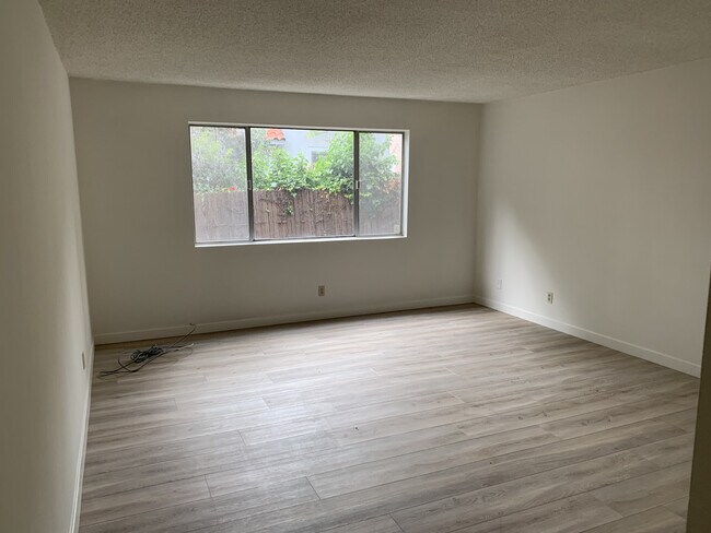 Master Bedroom - 1321 Centinela Ave Unit 4