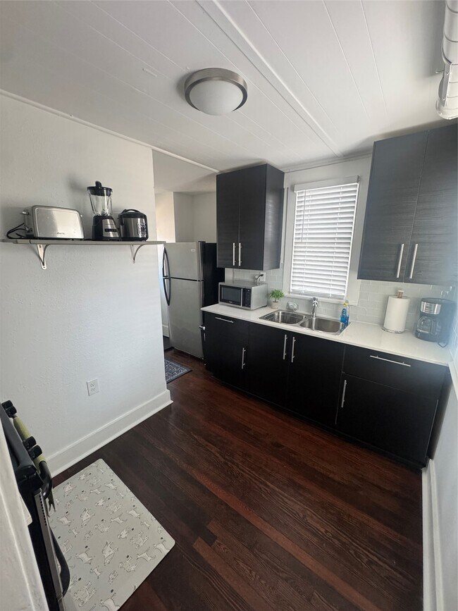 Building Photo - 1038 Ashland St Unit 2