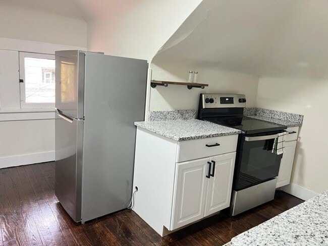 Photo - 1555 Neil Ave