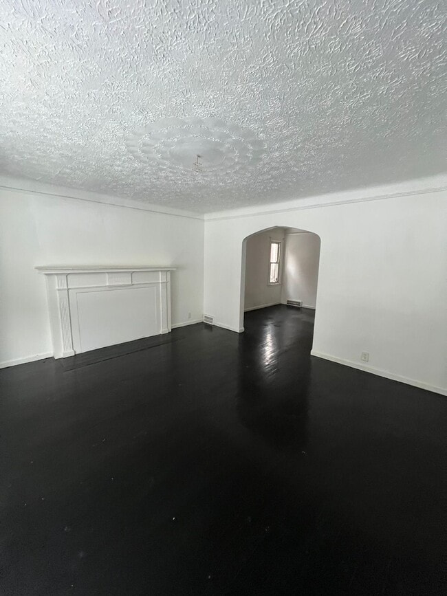 Photo - 17410 Mendota St