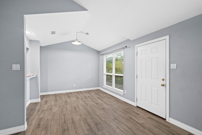 Photo - 8 Hideaway Dr