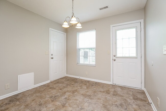 Photo - 1440 Westview Dr