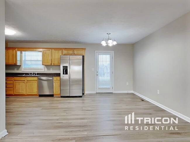 Photo - 282 Clara Bell Way