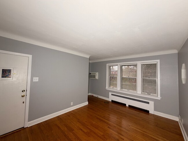 Photo - 6618-6620 Devonshire Ave Unit 1- East