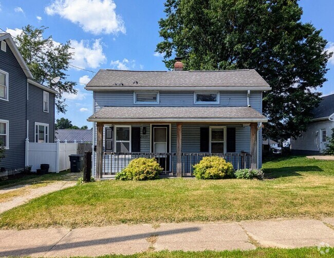Building Photo - Newly renovated 2-bedroom, 1-bathroom home...