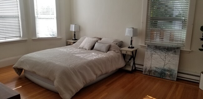 LivingRoom/Bedroom - 3117 College Ave Unit #2