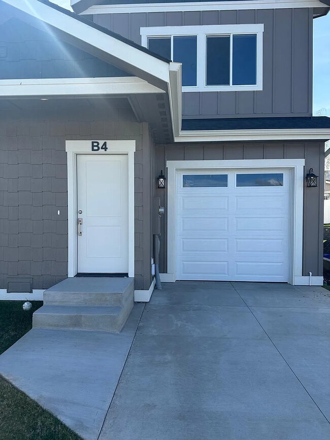 Photo - 910 Poplar Ave