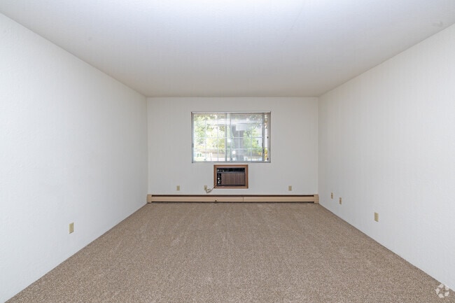 1BR, 1BA - 780SF - Living Room