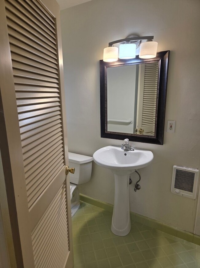 Photo - Jenola Court Unidad Jenola