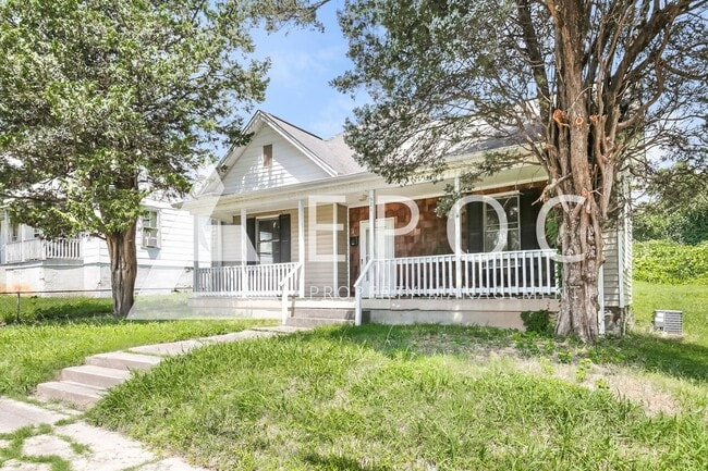 Photo - 921 NE 22nd St