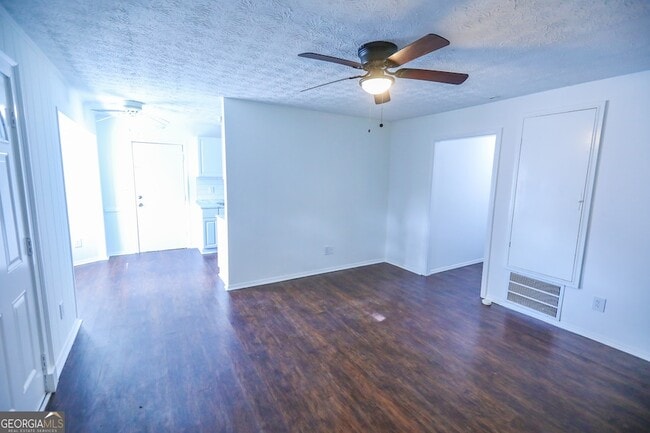 Photo - 1967 Singer Way