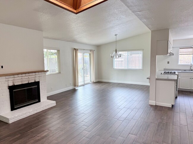 Photo - 906 Oak Ridge Dr