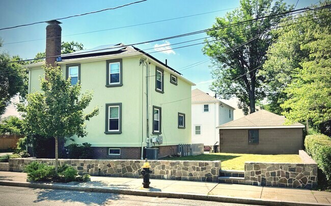 Photo - 311 Temple St