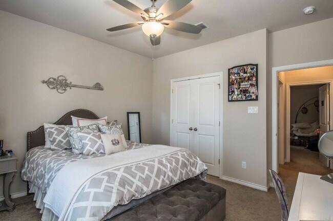 Photo - * MOVE IN SUMMER 2028 * 6 Bed 4 Bath Home, Short Walk to TCU, FREE Housekeeping