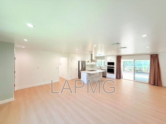 Photo - 10839 Fellows Ave