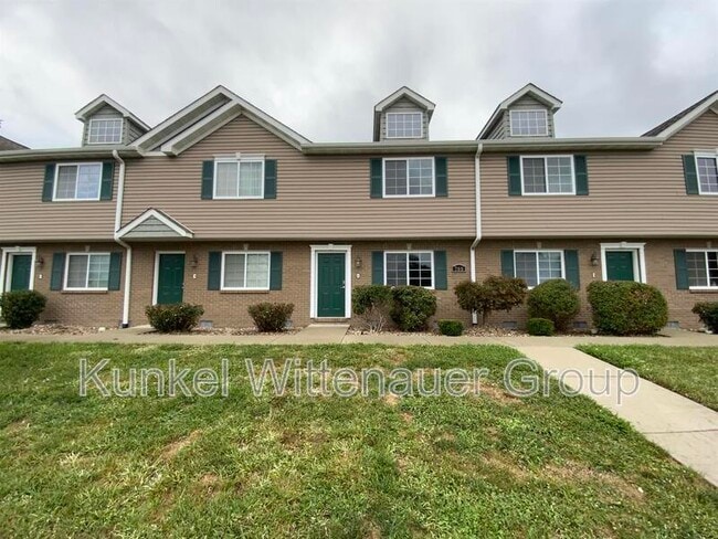 Building Photo - 700 Fountain View Dr