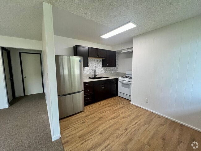 Building Photo - 2 Bedroom, 1 Bath Condo- Hilo Terrace