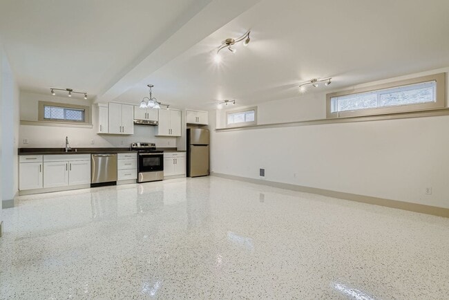 Building Photo - 2800 E Yesler Wy Unit 3