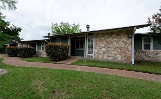 Building Photo - 2800 Longmire Dr Rental